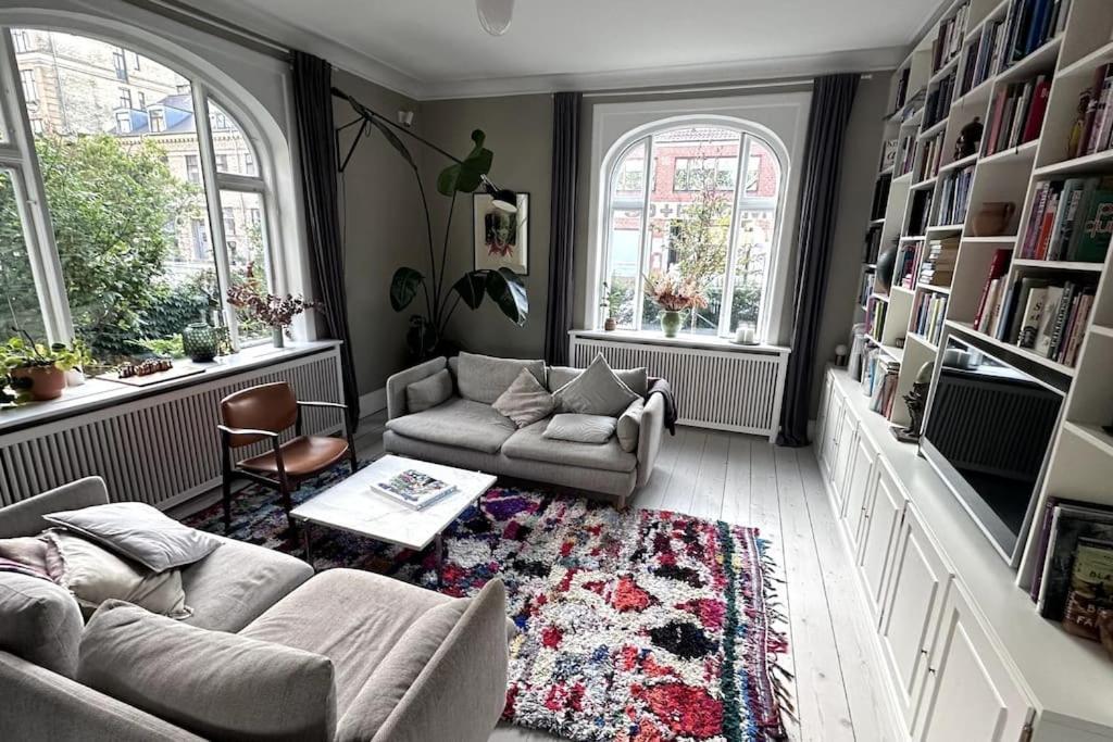 Villa Luxurious, Private, Centrally-located Mansion